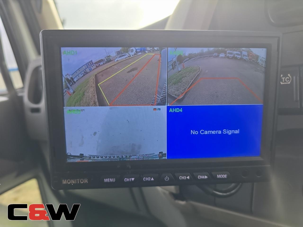 Vehicle image 27